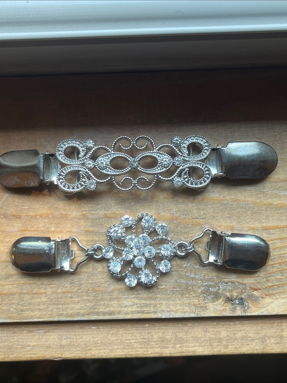 Silver Sweater Clips or Cinch Clips- Pack of 5 - Picture 2 of 4
